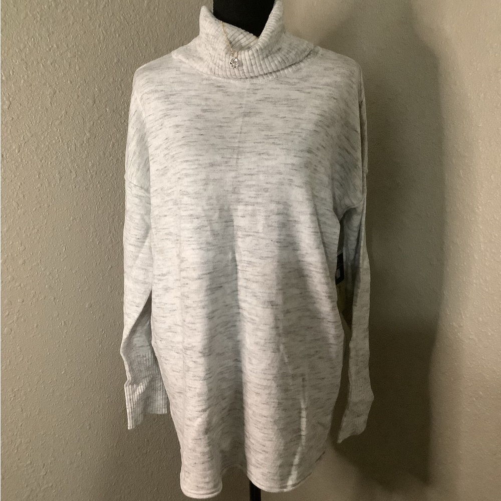 NWT RD STYLE Turtleneck in heather gray‎